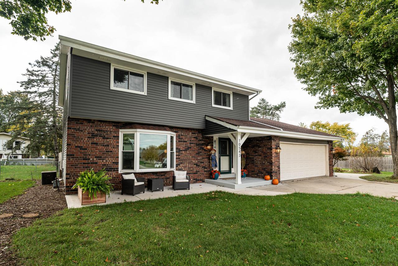 10543 Beacon Hill, Franklin, WI 53132