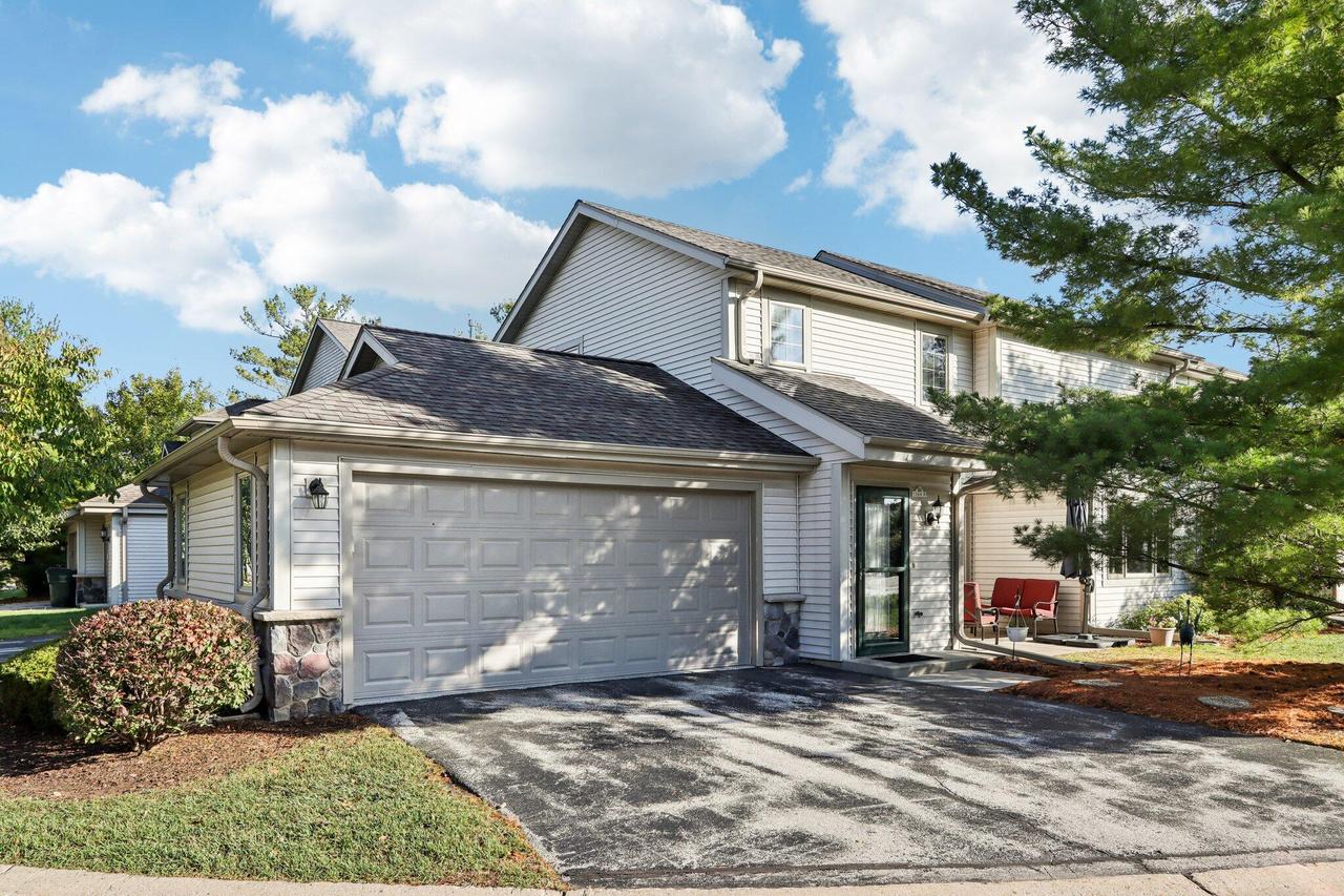 2264 Circle Ridge #E, Delafield, WI 53018