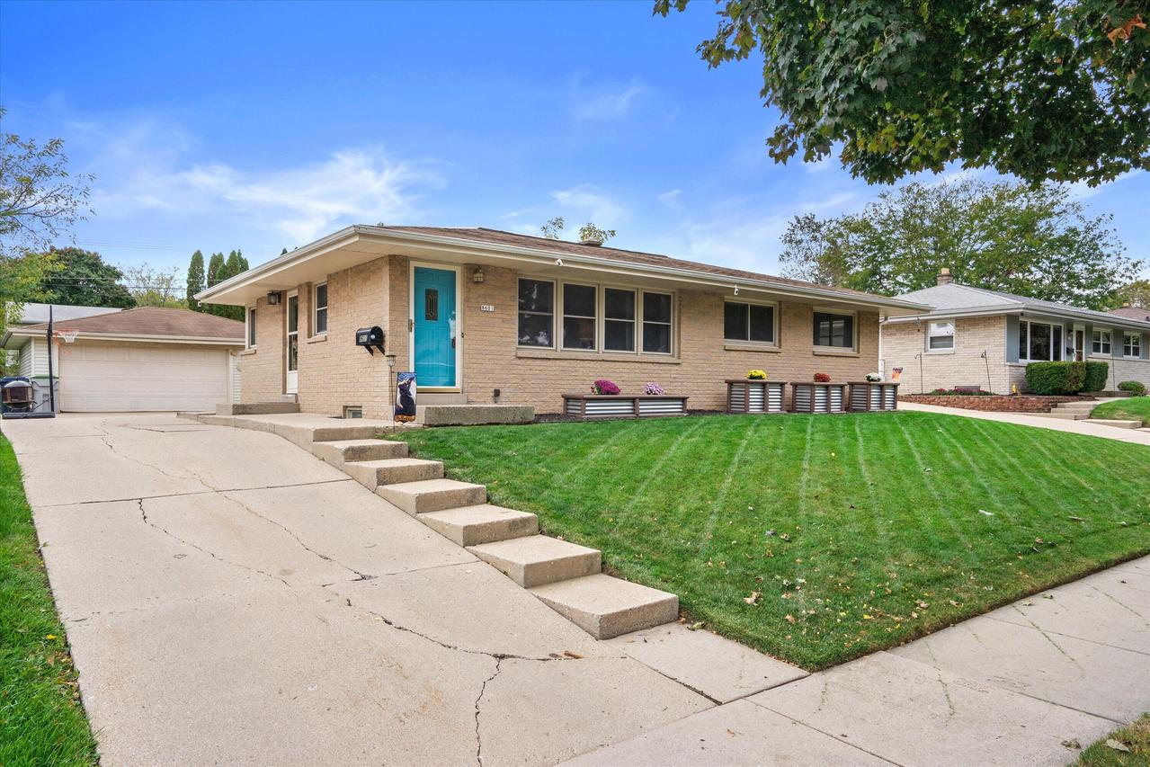 8601 W Crawford Ave, Milwaukee, WI 53228