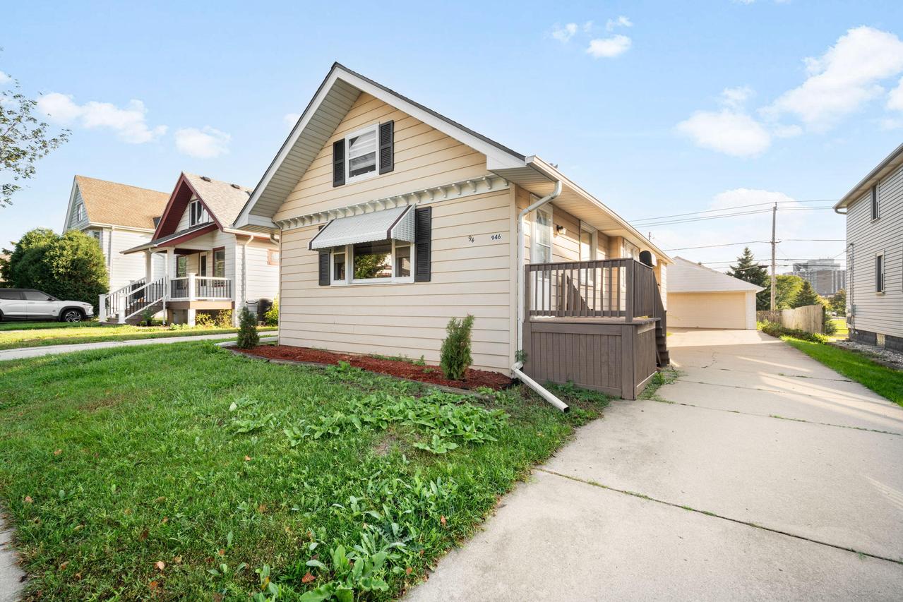 946 S 56th St, West Allis, WI 53214