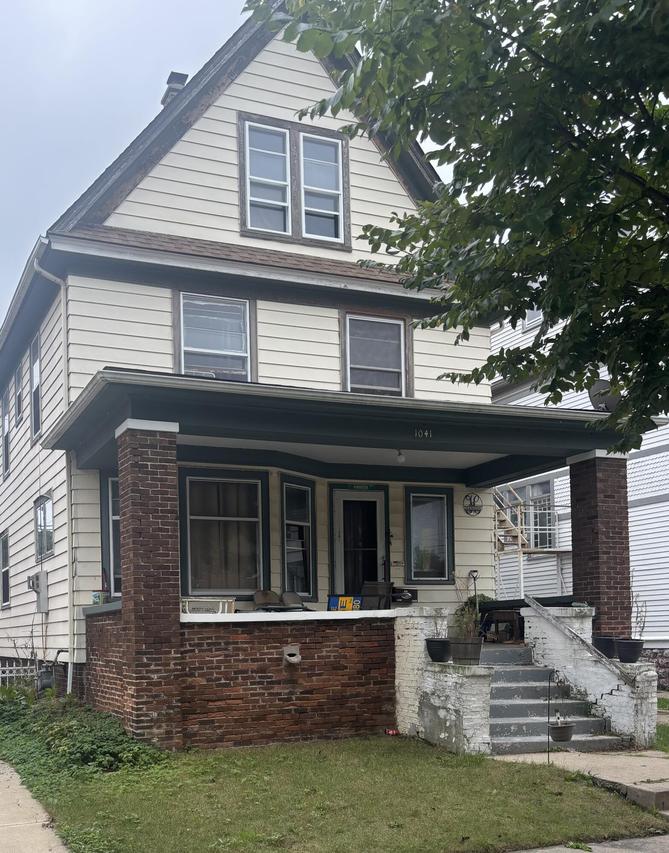 1041 College Ave, Racine, WI 53403
