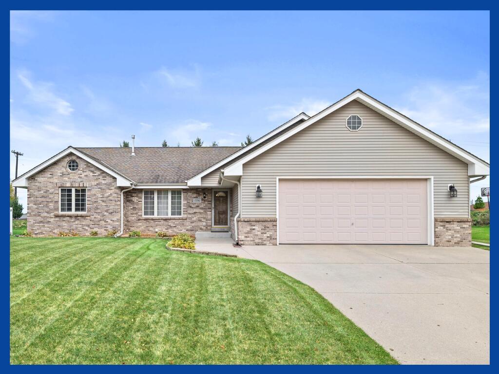 1596 Oriole Dr, Hartford, WI 53027