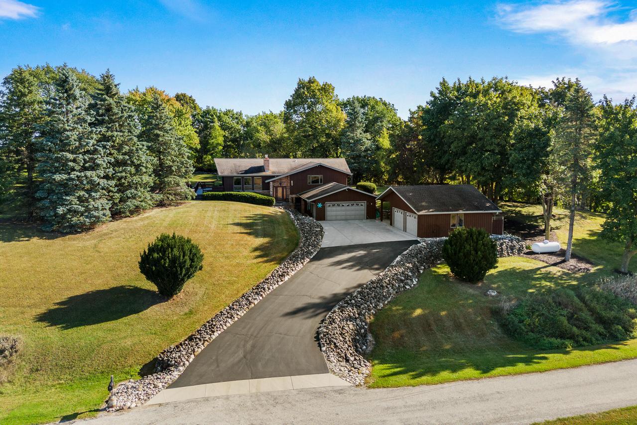 7603 Lechler Ln, Eaton, WI 53042