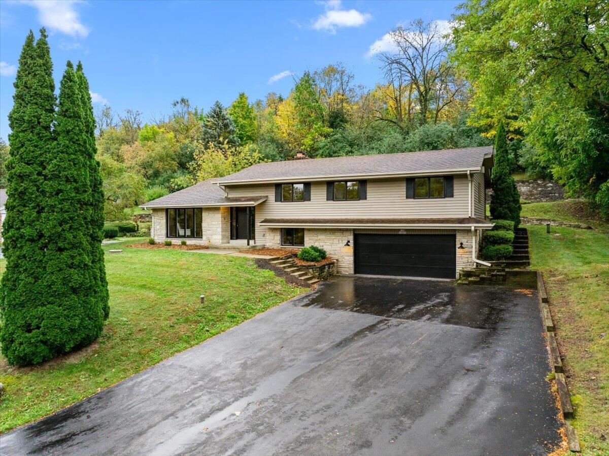 N105W20975 Oak Ln, Germantown, WI 53022