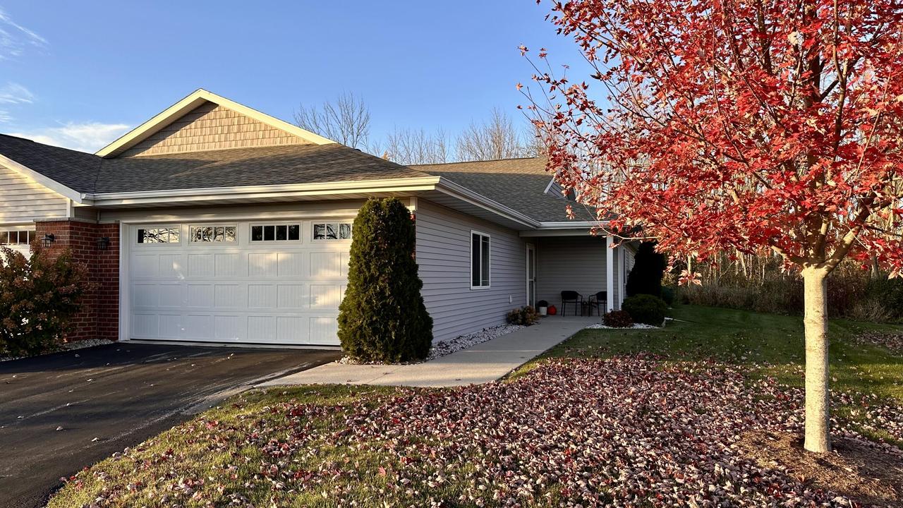 1278 Meadowbrook Dr #2, Cleveland, WI 53015