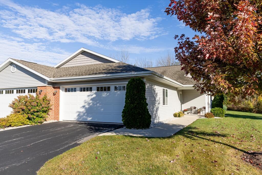 1278 Meadowbrook Dr #2, Cleveland, WI 53015