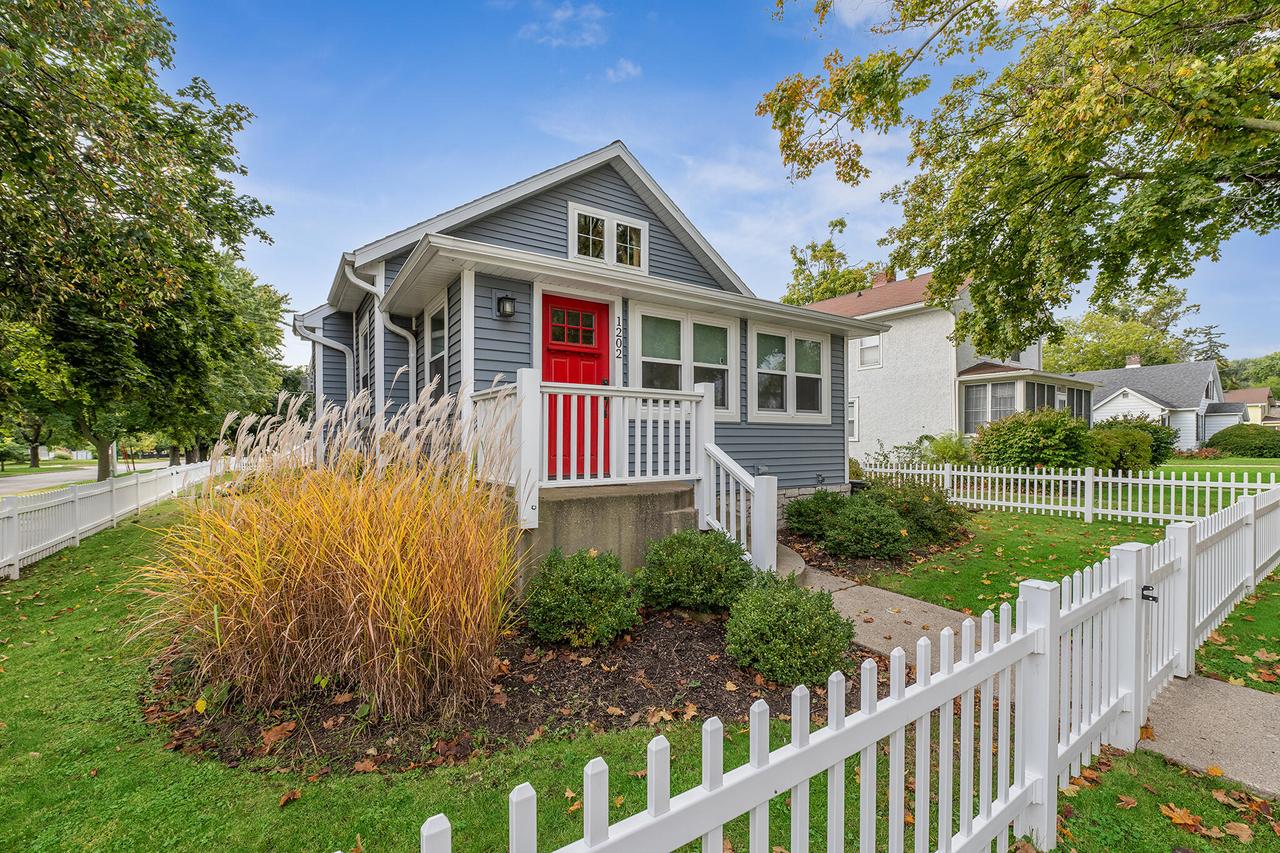 1202 Pleasant St., Lake Geneva, WI 53147