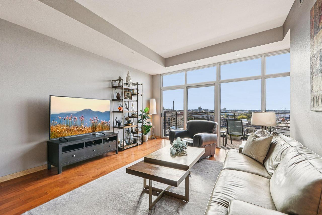 106 W Seeboth St #902, Milwaukee, WI 53204