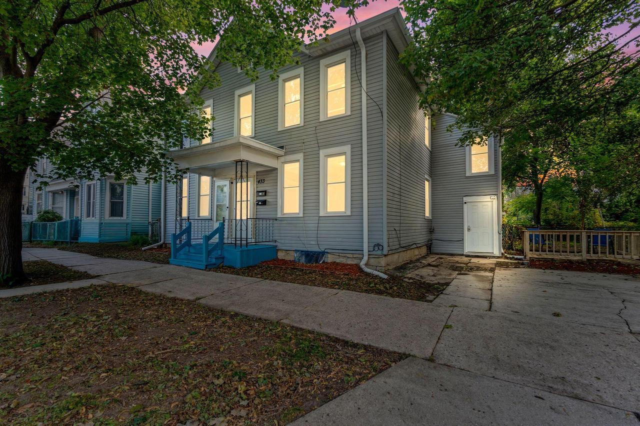 433 E Lloyd St, Milwaukee, WI 53212