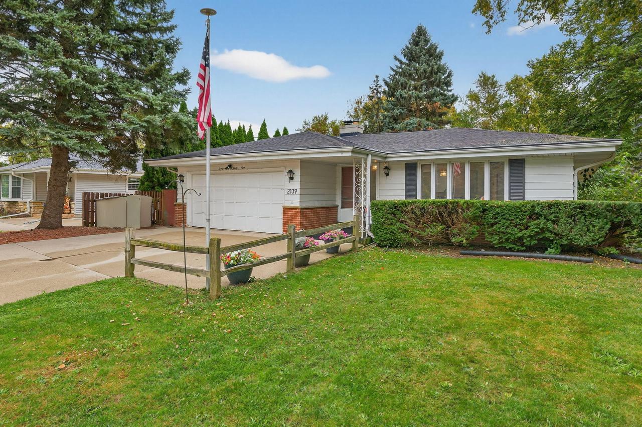 2139 E Leroy Ave, Saint Francis, WI 53235