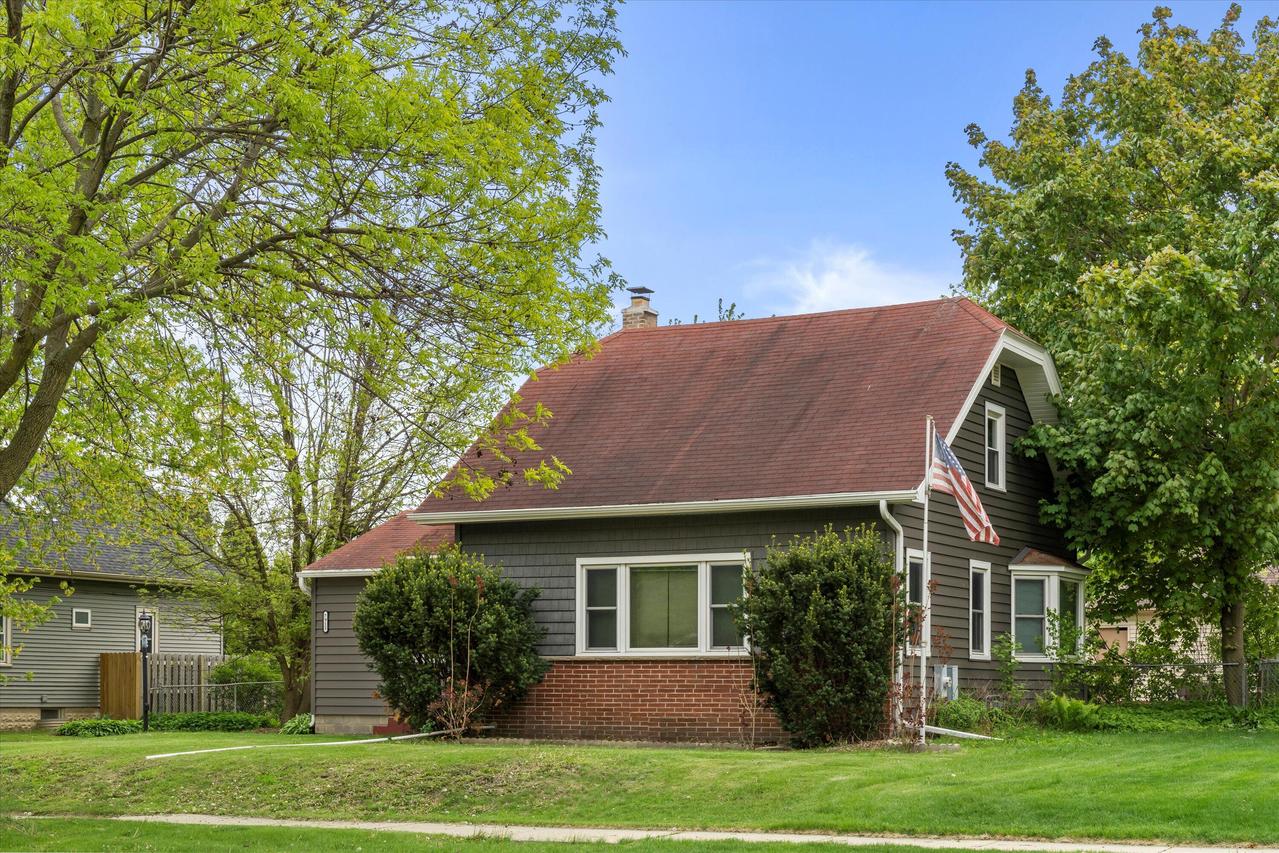 7911 W Cold Spring, Greenfield, WI 53220