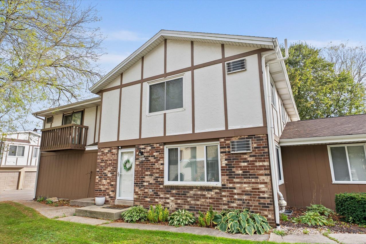 N20W5341 Pierce Ct., Cedarburg, WI 53012