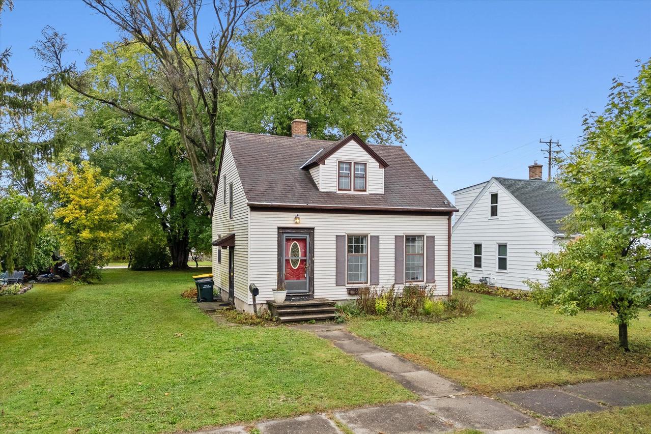 115 East Ave, West Bend, WI 53095