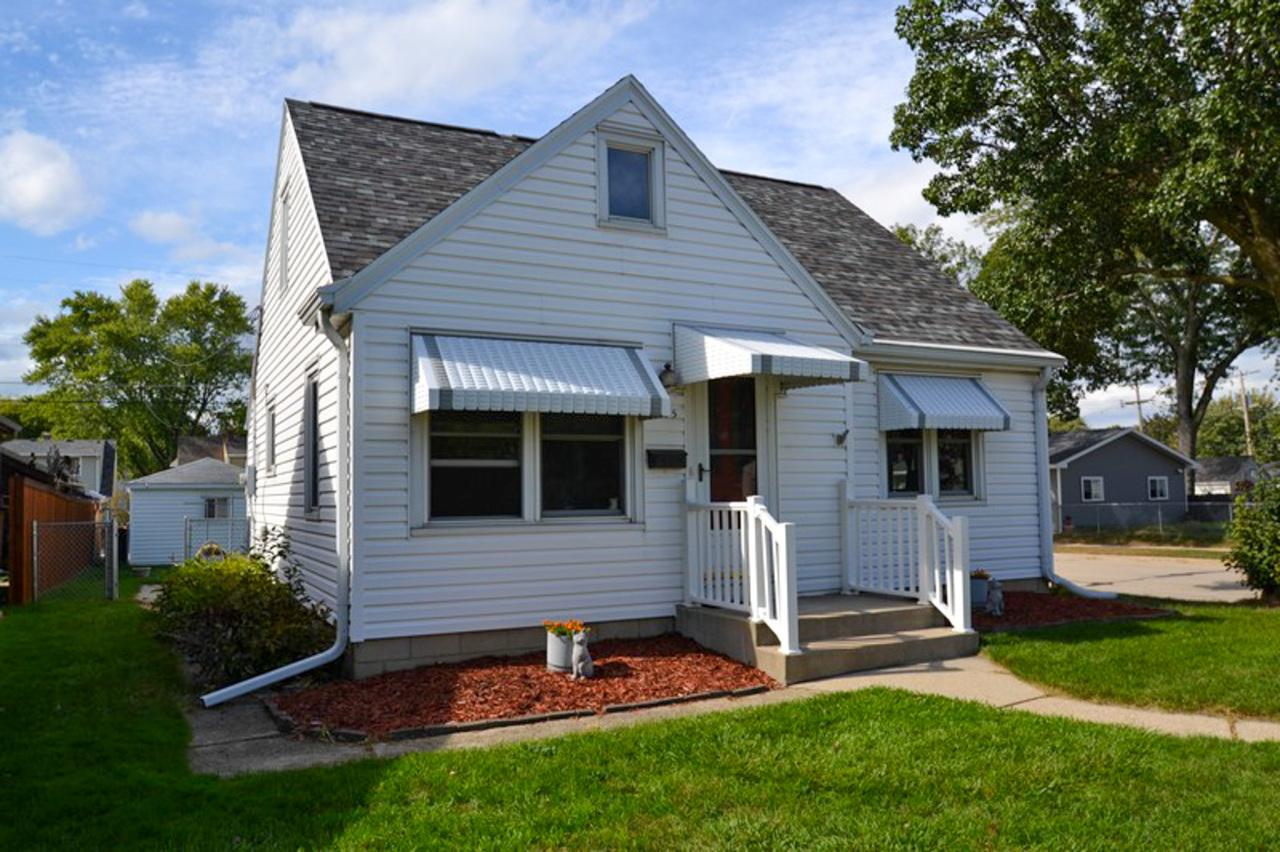 1105 S 113th St, West Allis, WI 53214