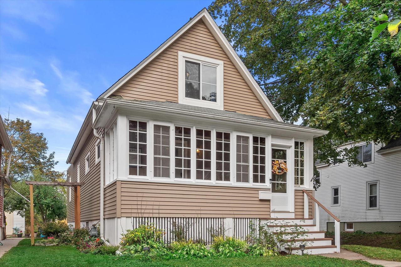 6650 Hillside Ln, Wauwatosa, WI 53213