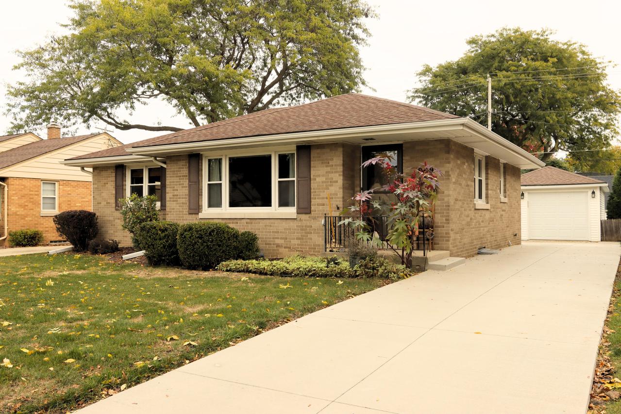 809 Indiana St, Racine, WI 53405