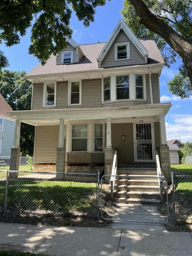 2225 N 16th St., Milwaukee, WI 53205