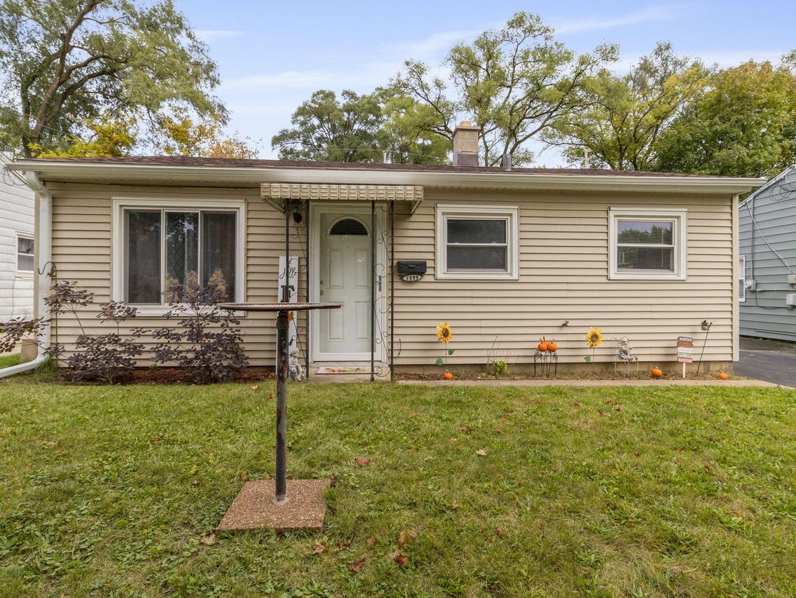1609 Murray Ave, Waukesha, WI 53186