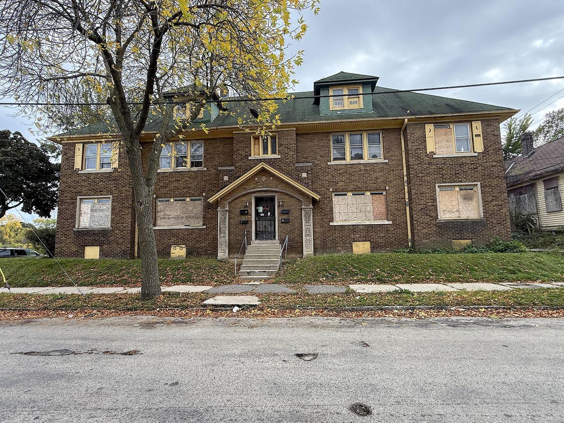 807 W Clarke St #815, Milwaukee, WI 53206