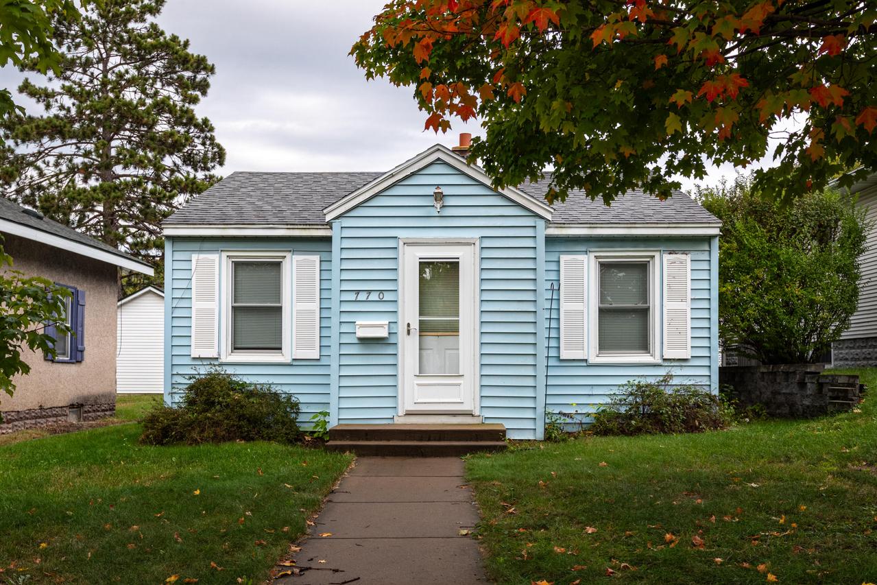 770 Hillview Ave, La Crosse, WI 54601