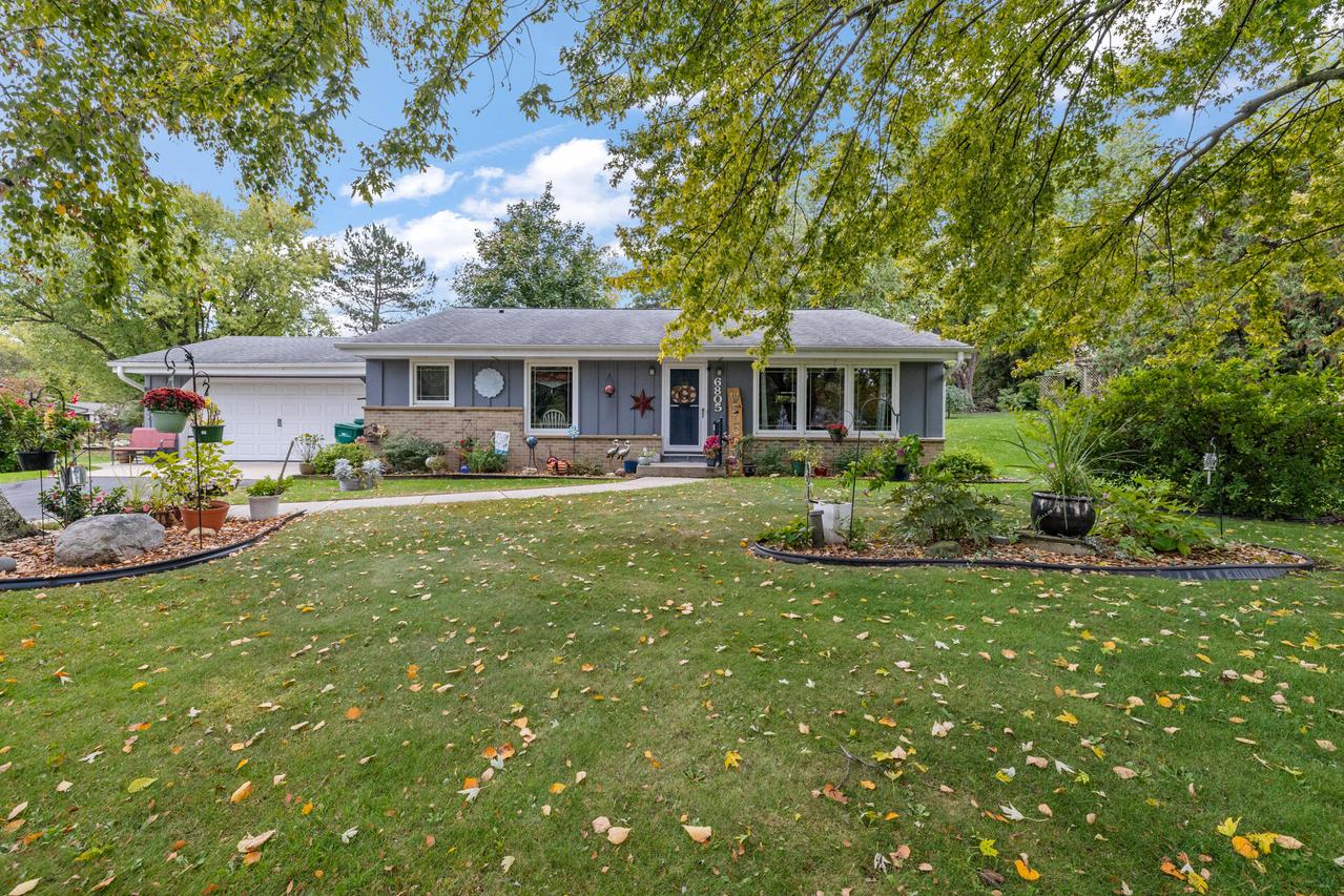 6805 Lee Rd, Hartford, WI 53027