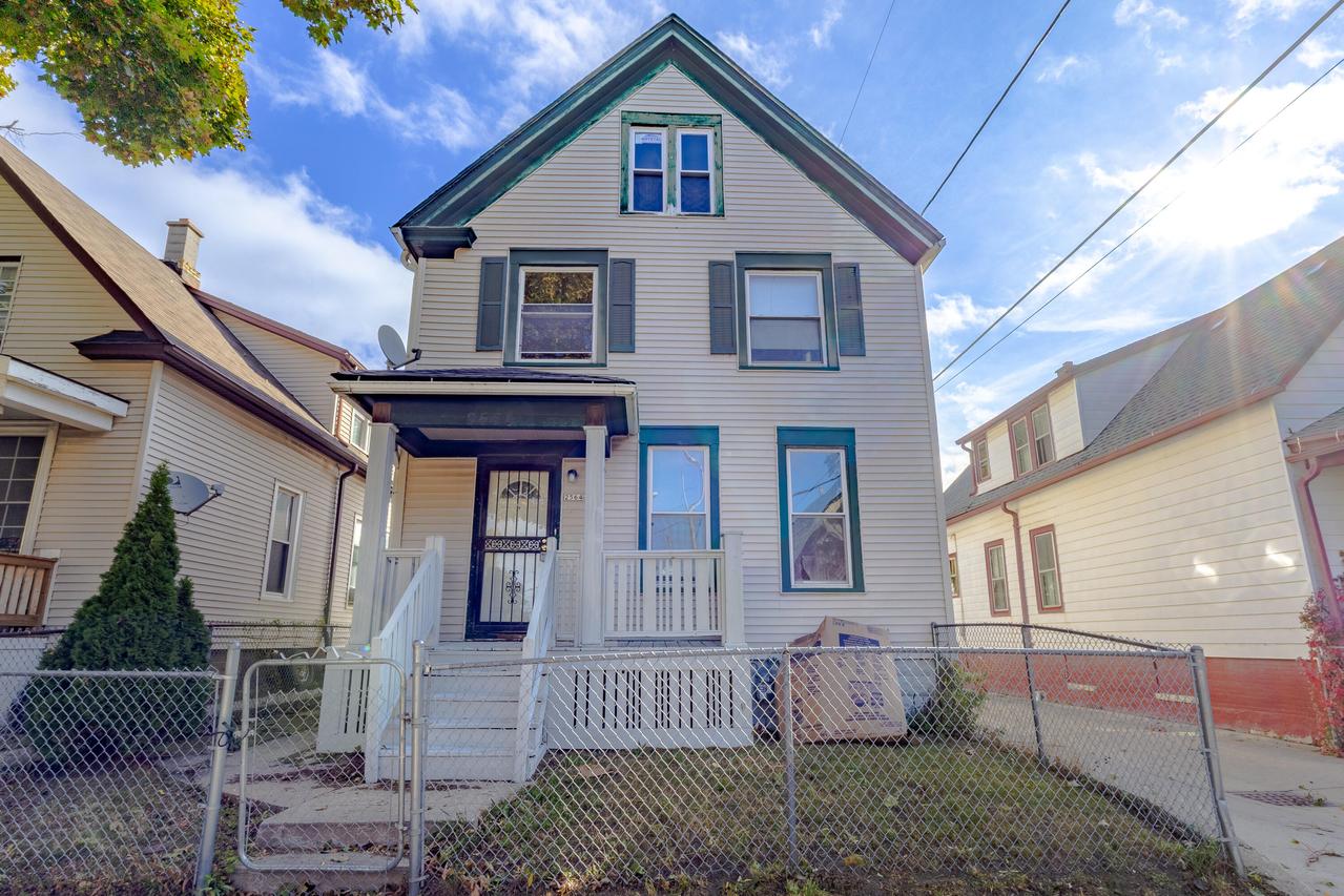 2564 N 19th St, Milwaukee, WI 53206
