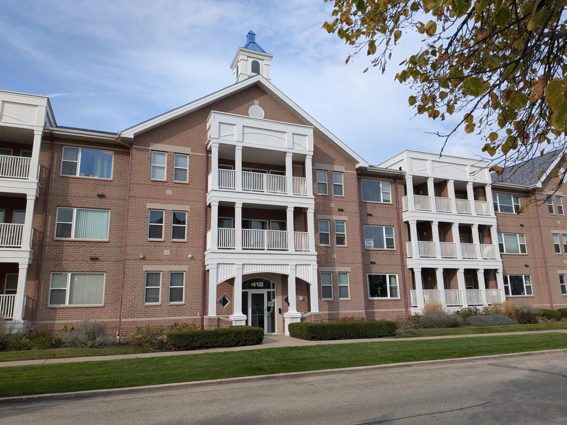 418 56th St #214, Kenosha, WI 53140