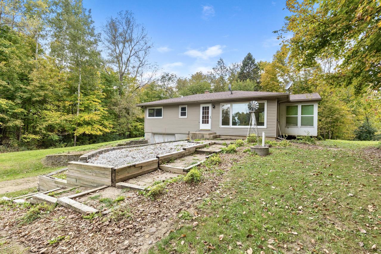 N5025 Coffee Rd, Farmington, WI 53137
