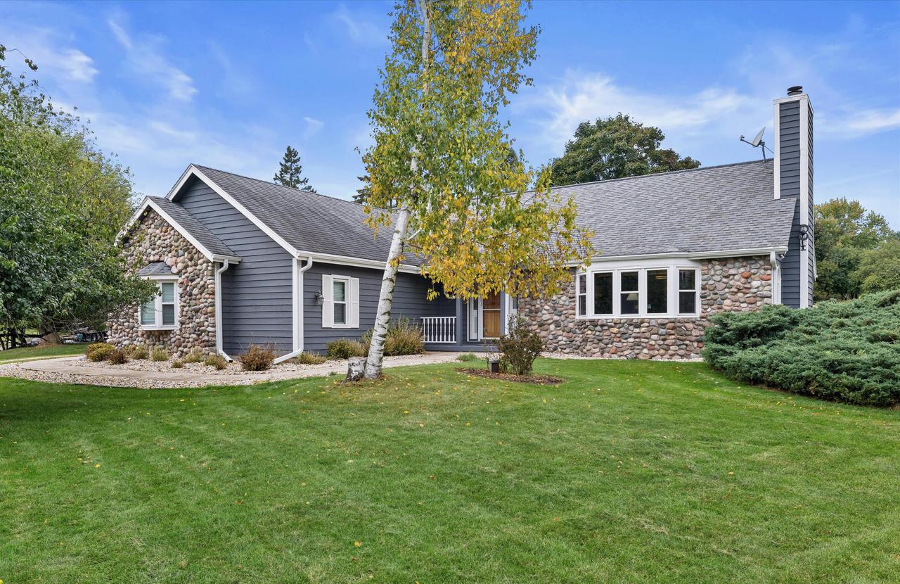 N67W30854 Golf Rd, Merton, WI 53029