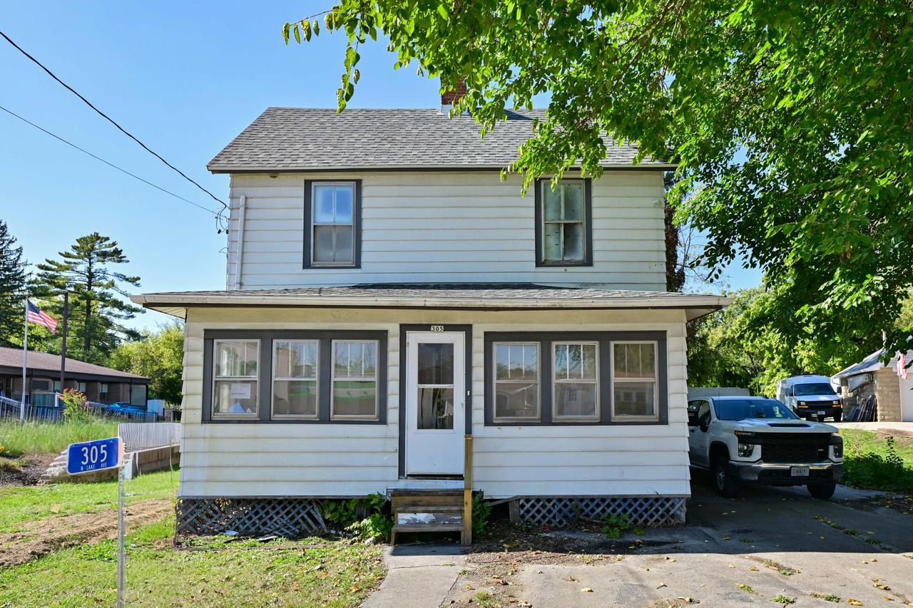 305 N Lake Ave, Twin Lakes, WI 53181