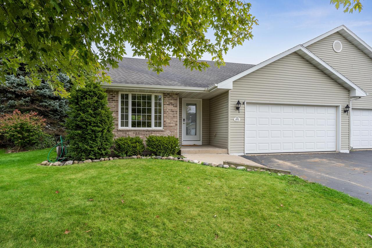 465 Fox Ln, Walworth, WI 53184