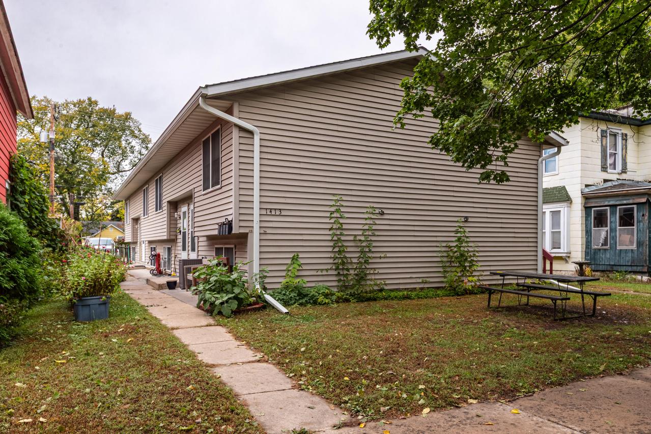 1413 Charles St, La Crosse, WI 54603
