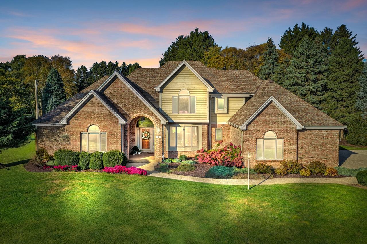 4 Lake Pointe Cir, Wind Point, WI 53402