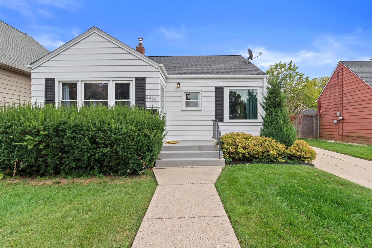 2418 S 77th St, West Allis, WI 53219