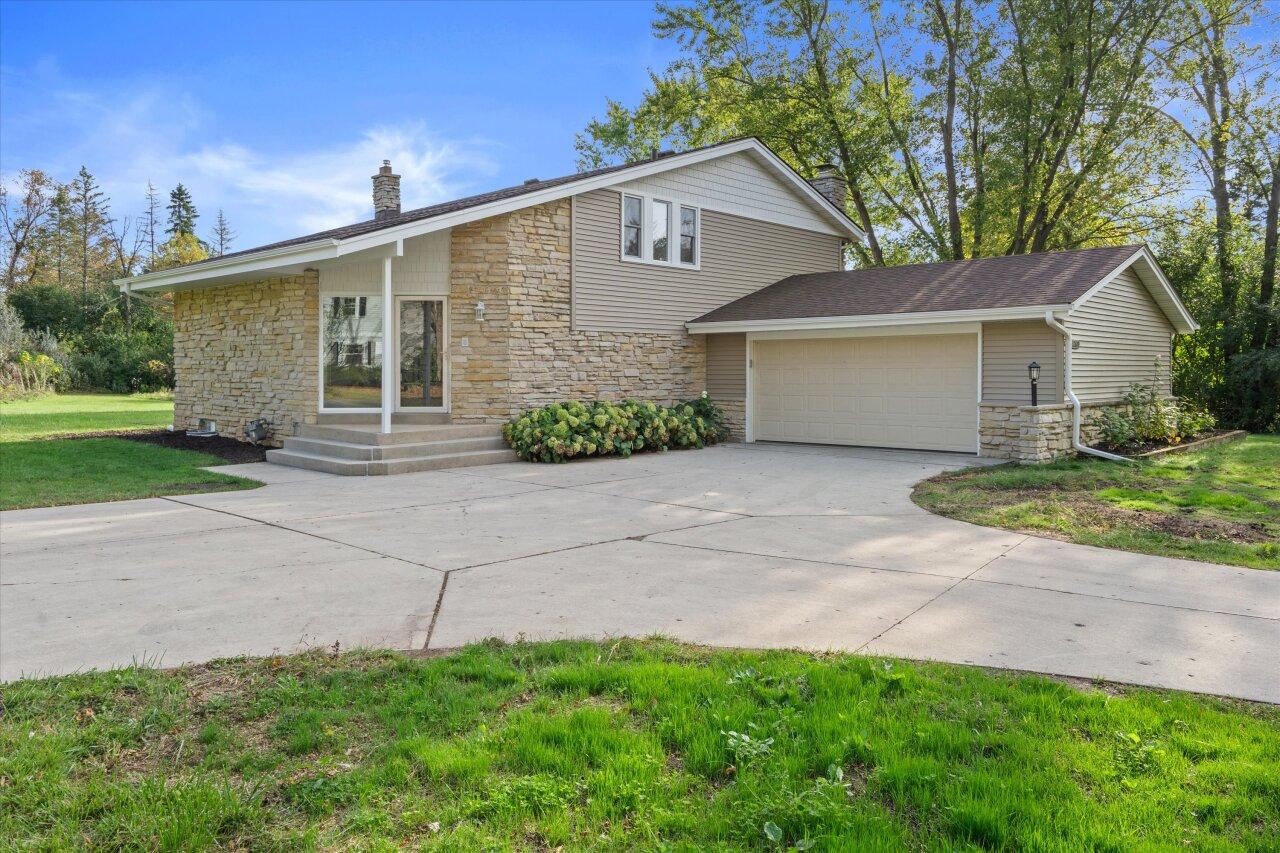 12619 N River Forest, Mequon, WI 53092