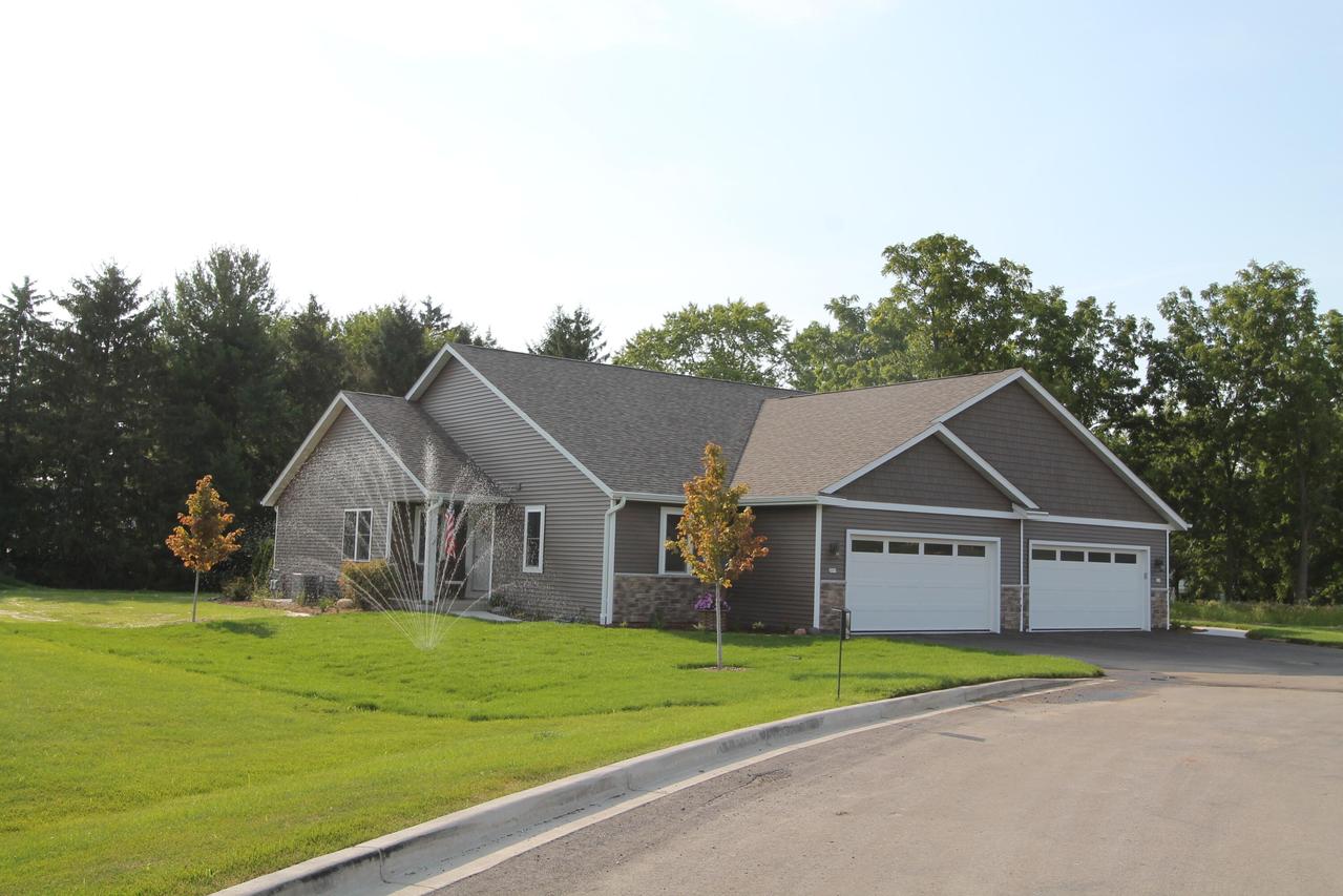312 N Trailview Cir #25, Waterford, WI 53185