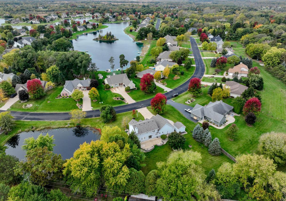 284 Sand Hill, Dousman, WI 53118