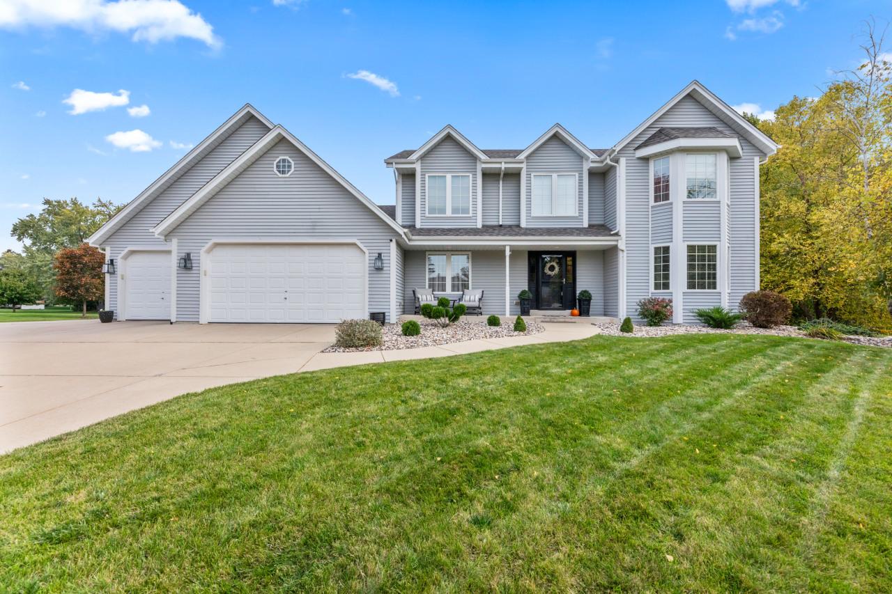 284 Sand Hill, Dousman, WI 53118