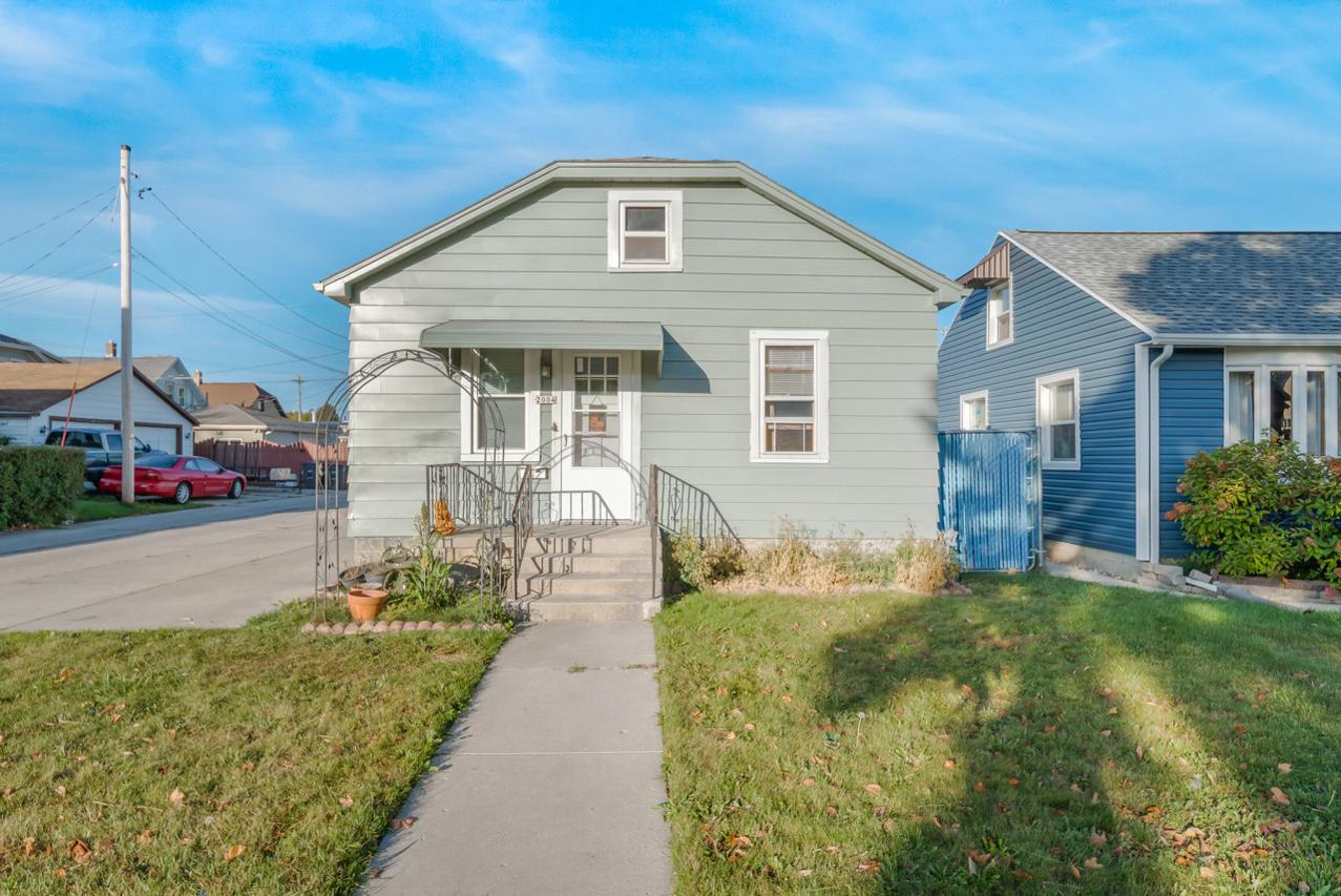 2004 S 16th St, Sheboygan, WI 53081