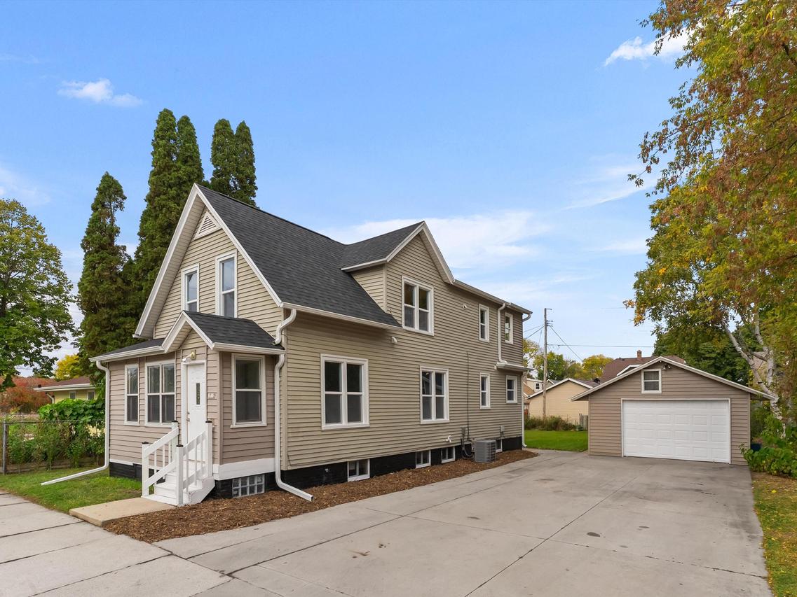1712 Sibley Ct, Sheboygan, WI 53081