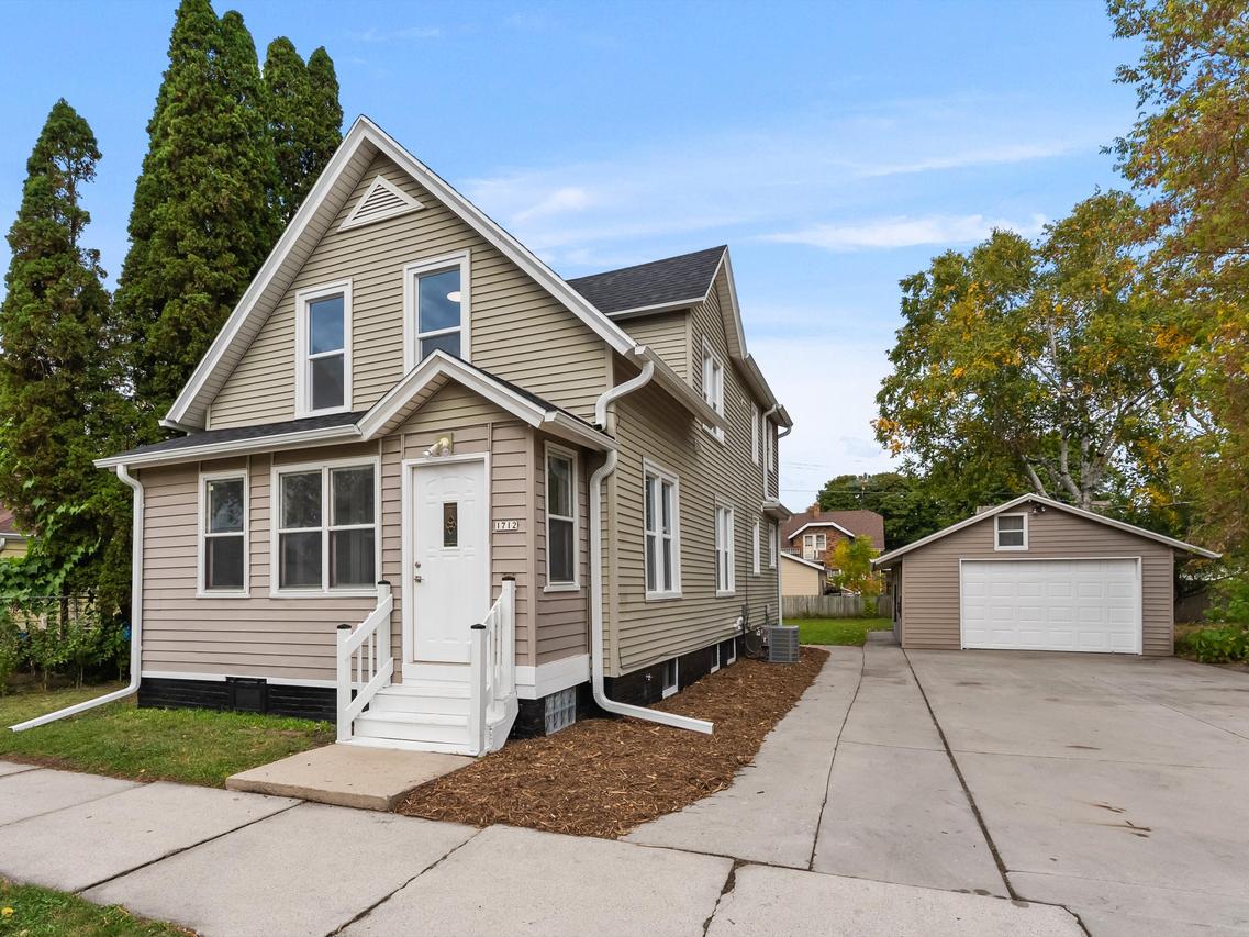 1712 Sibley Ct, Sheboygan, WI 53081