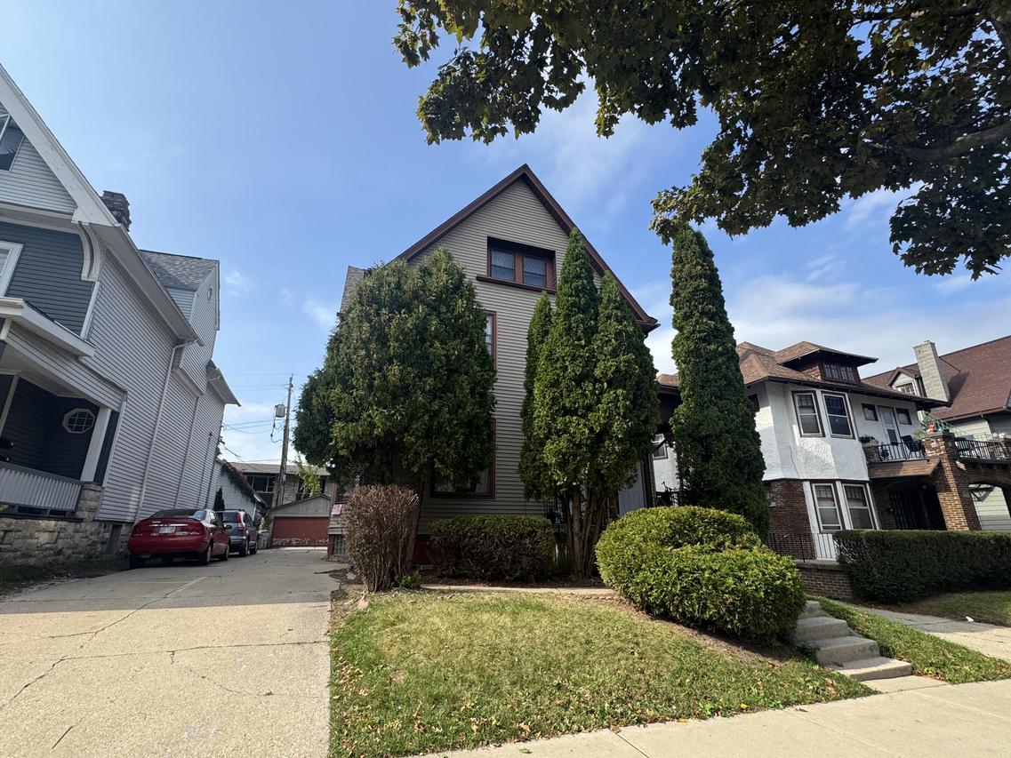 2609 N Maryland Ave #2611, Milwaukee, WI 53211