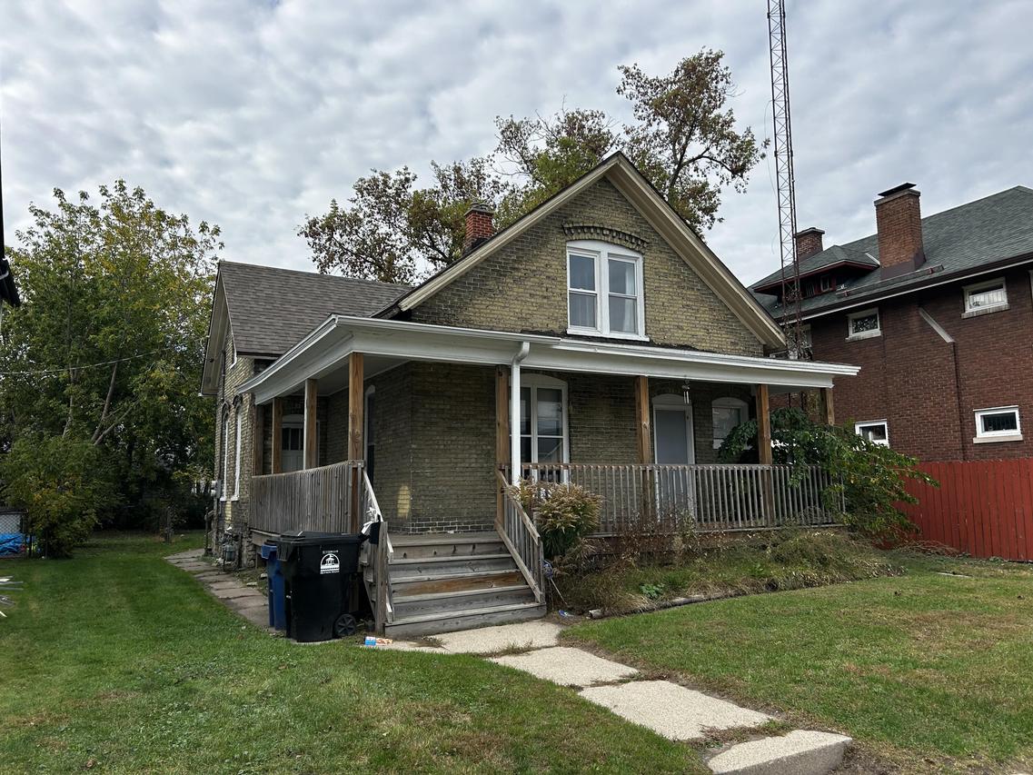 1640 N Main St, Racine, WI 53402