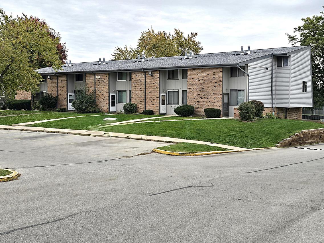 1522 Big Bend #G, Waukesha, WI 53189