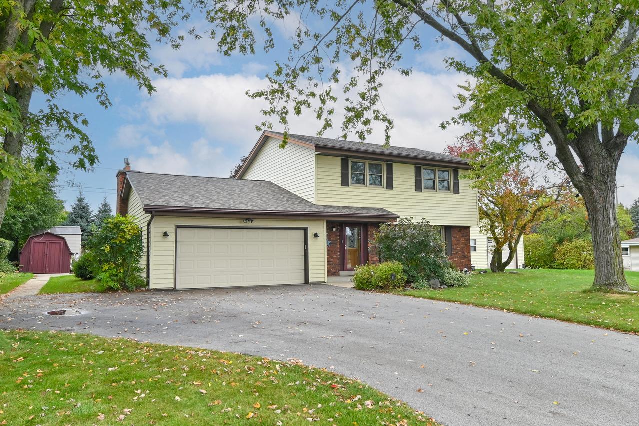 W147N7725 Northpoint Dr, Menomonee Falls, WI 53051