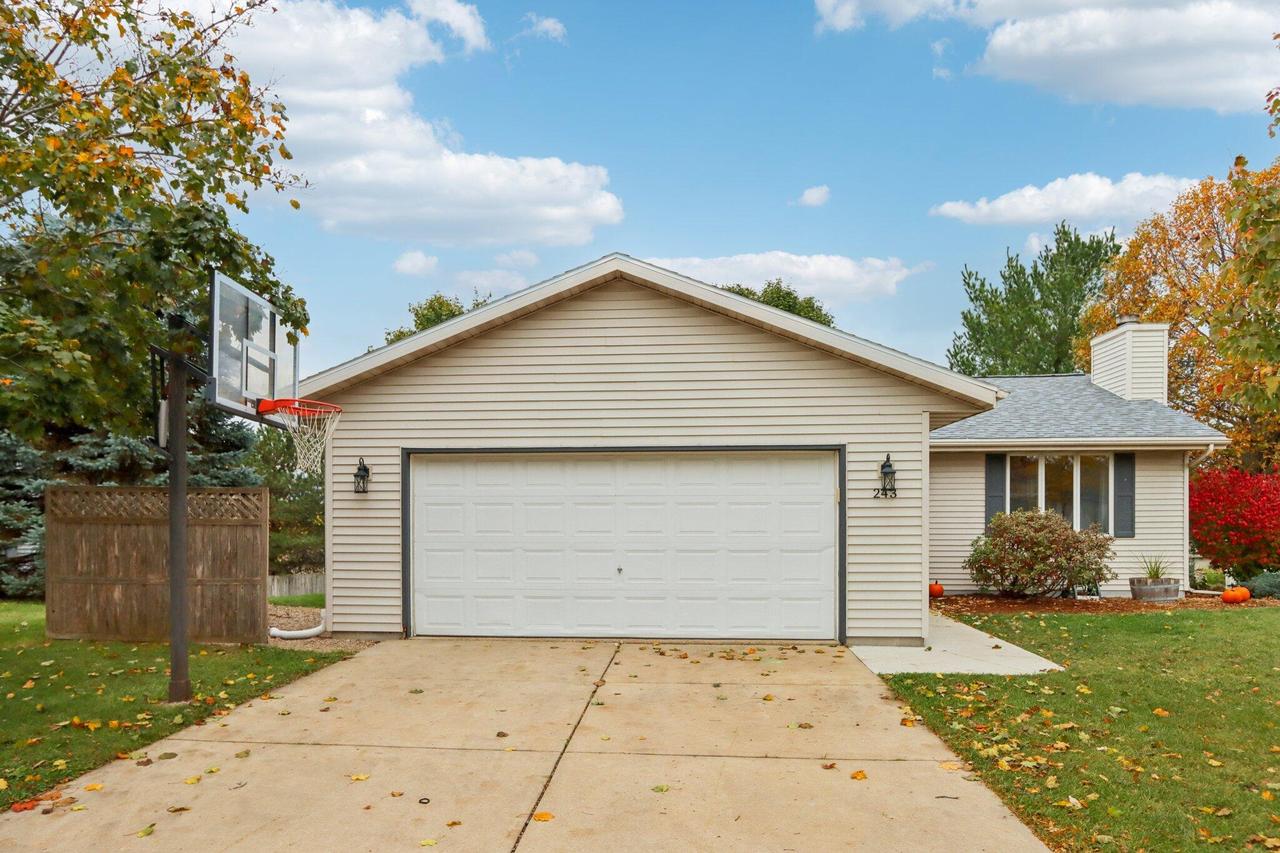 243 Crestview Ln, Lake Mills, WI 53551