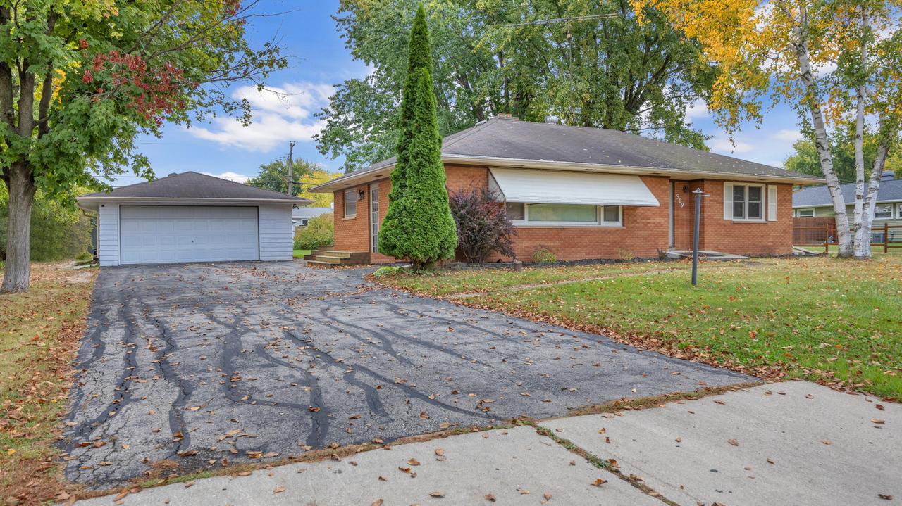 919 Martin Ave, Fond Du Lac, WI 54935