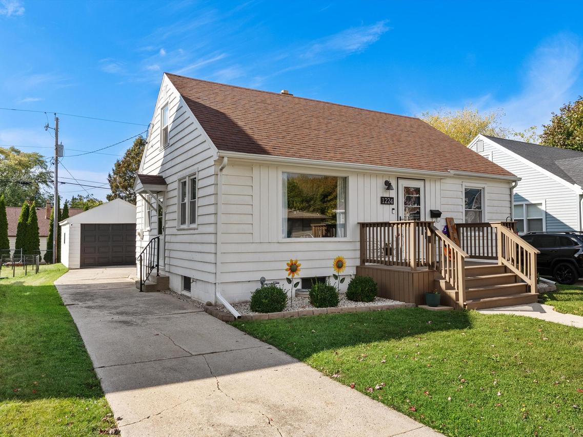 1224 S 21st St, Sheboygan, WI 53081