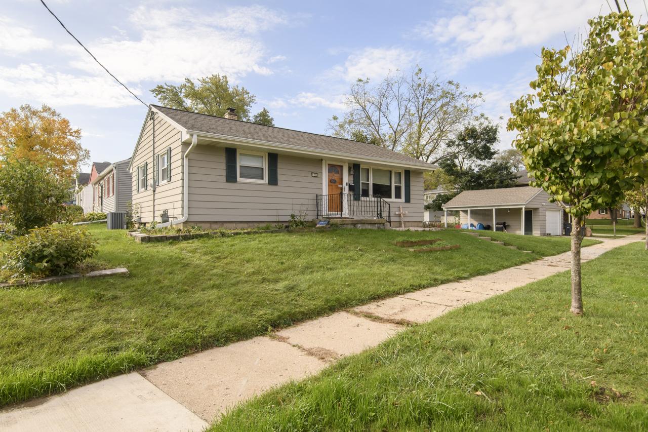 1219 National Ave, Waukesha, WI 53186