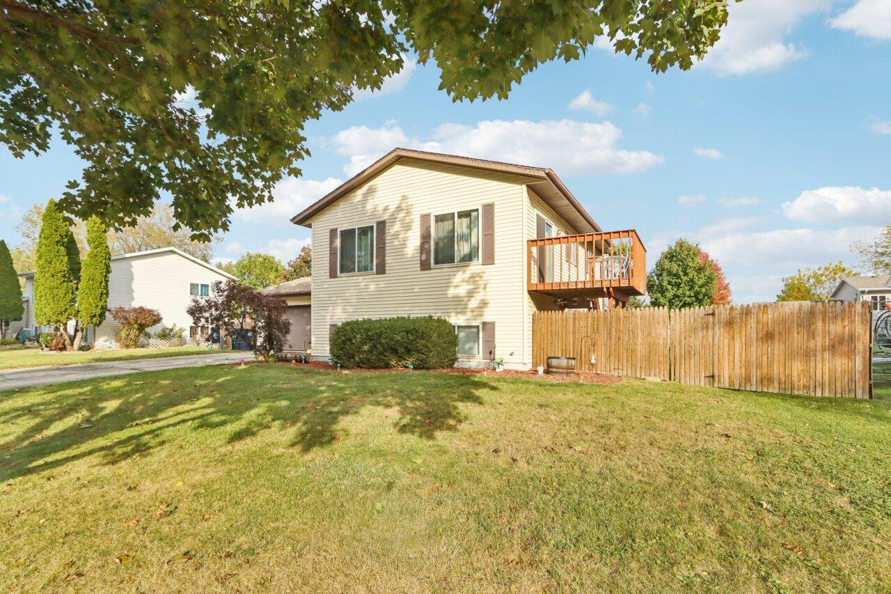 415 Amparo St, Elkhorn, WI 53121